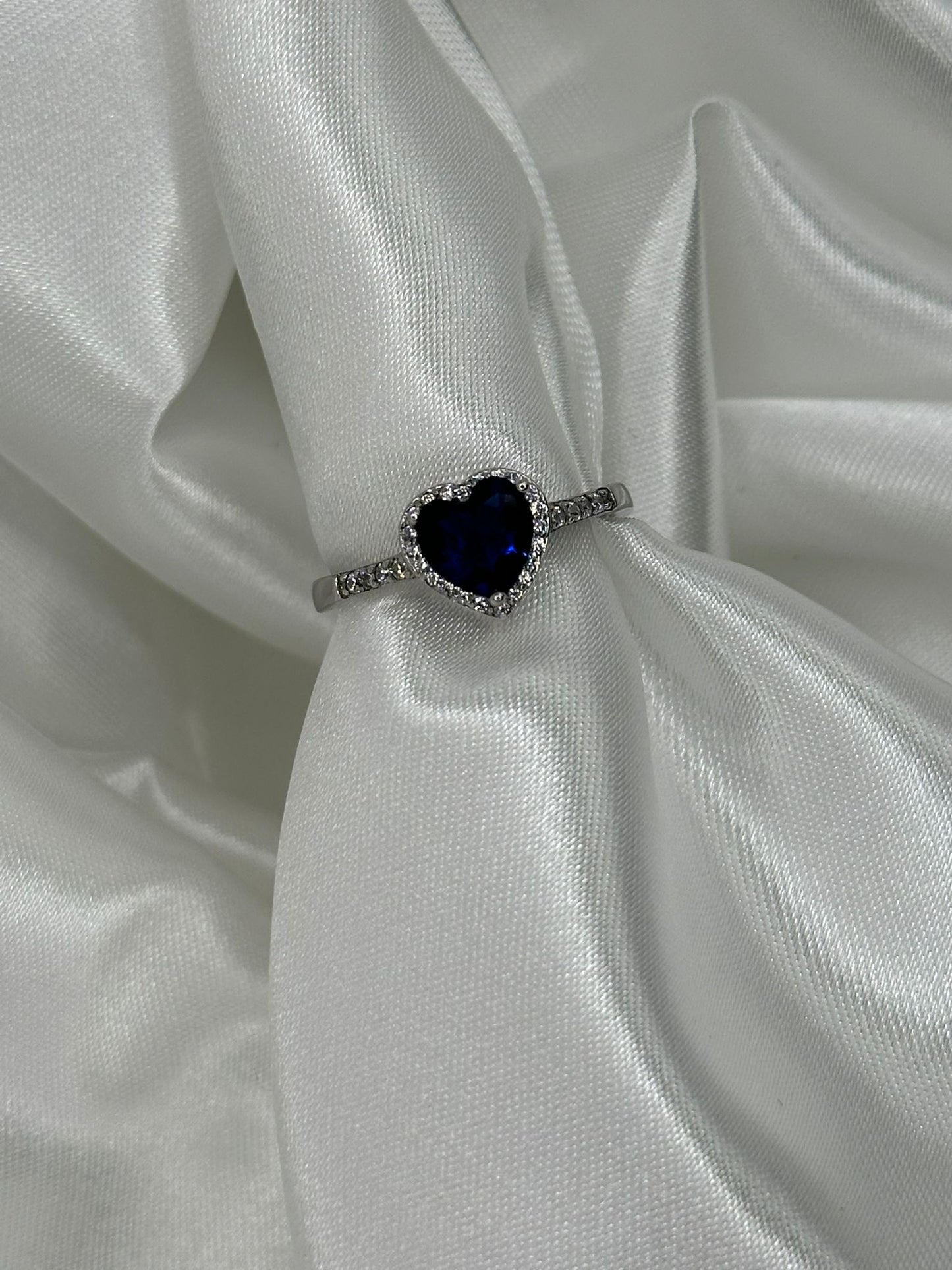 Anello Taglio Cuore Pietra Viola