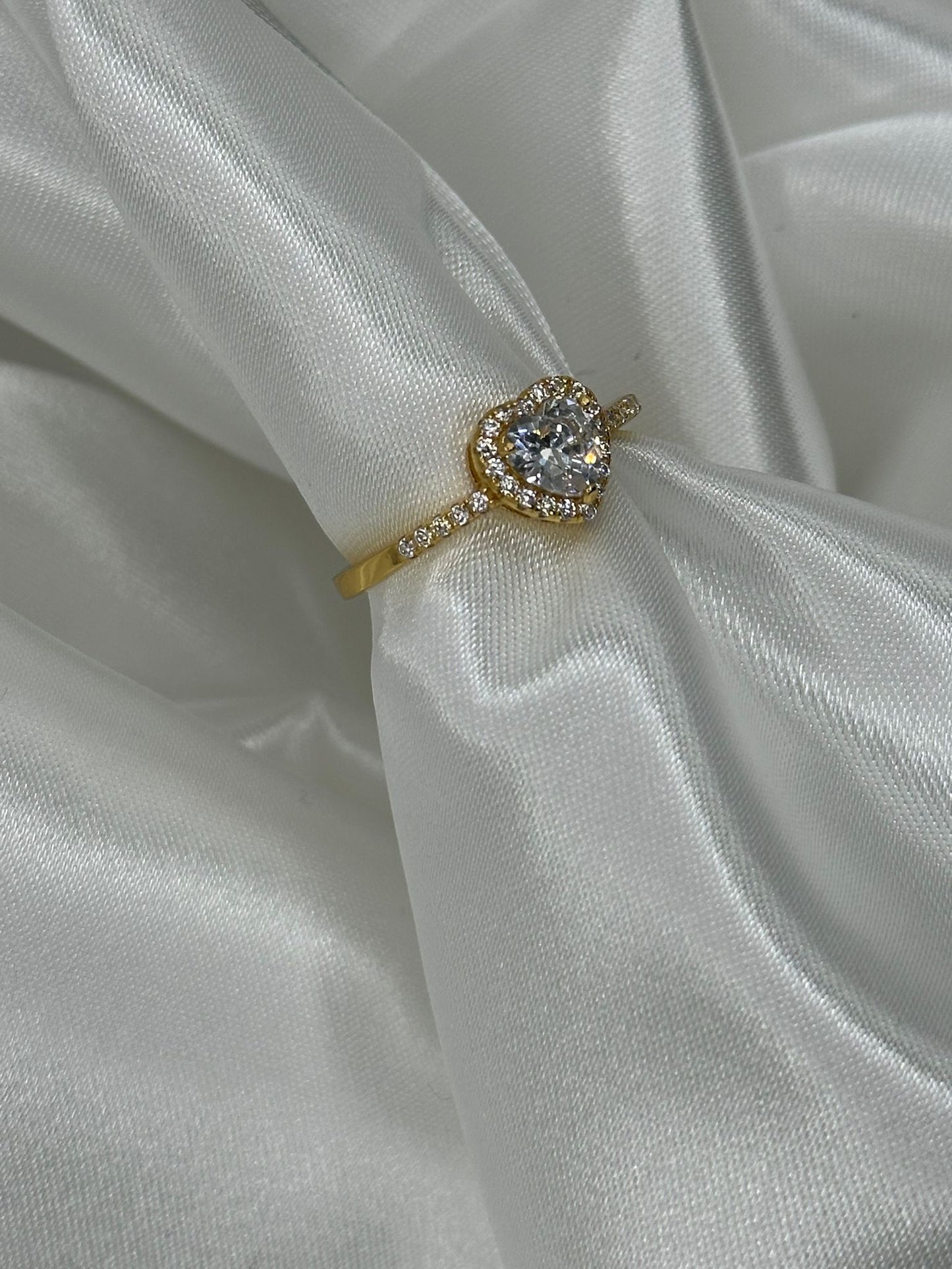 Anello Cuore Dorato Con Pietra Bianca