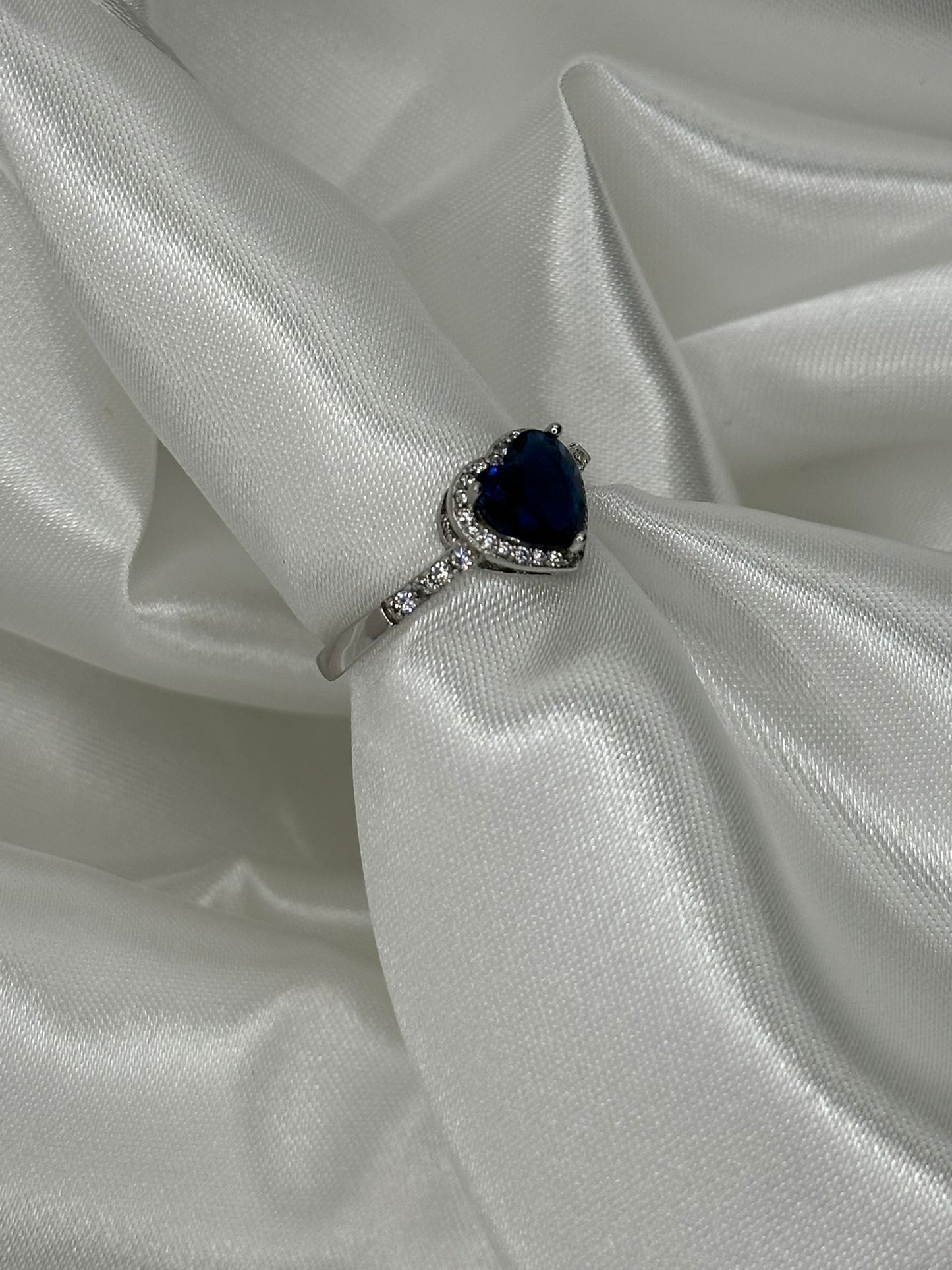 Anello Taglio Cuore Pietra Viola