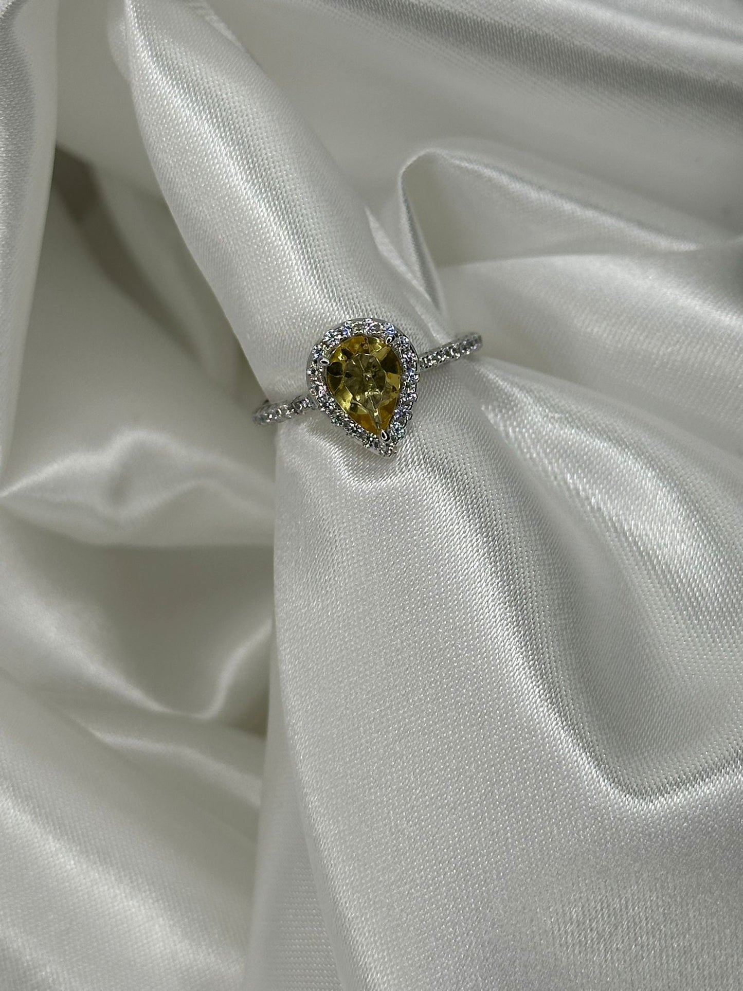 Anello A Goccia Con Pietra Verde