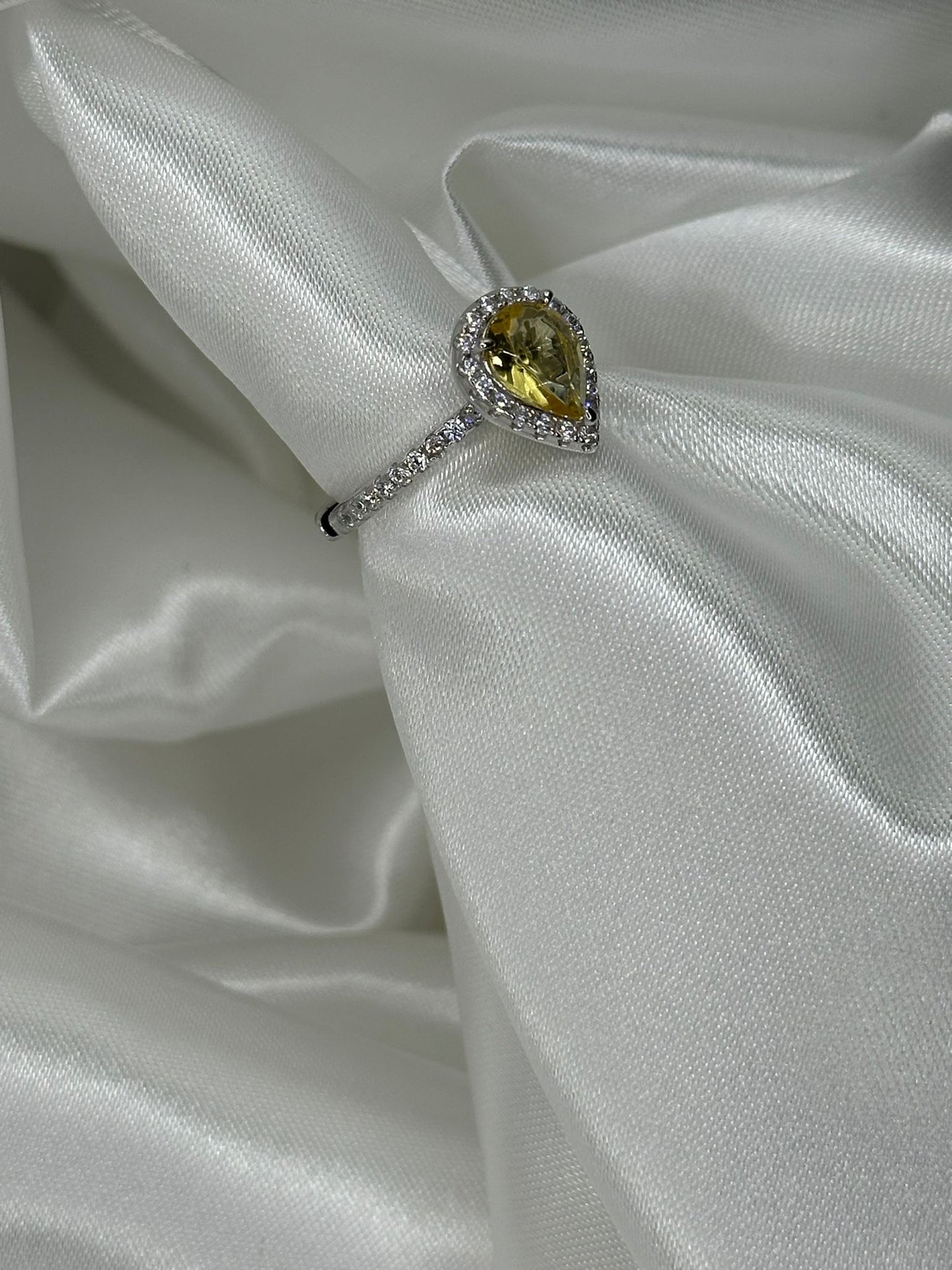 Anello A Goccia Con Pietra Verde