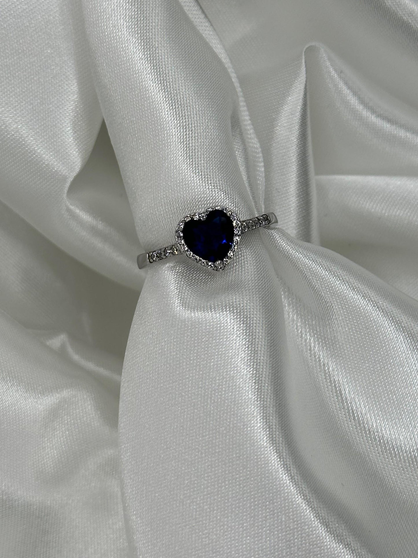 Anello Taglio Cuore Pietra Viola