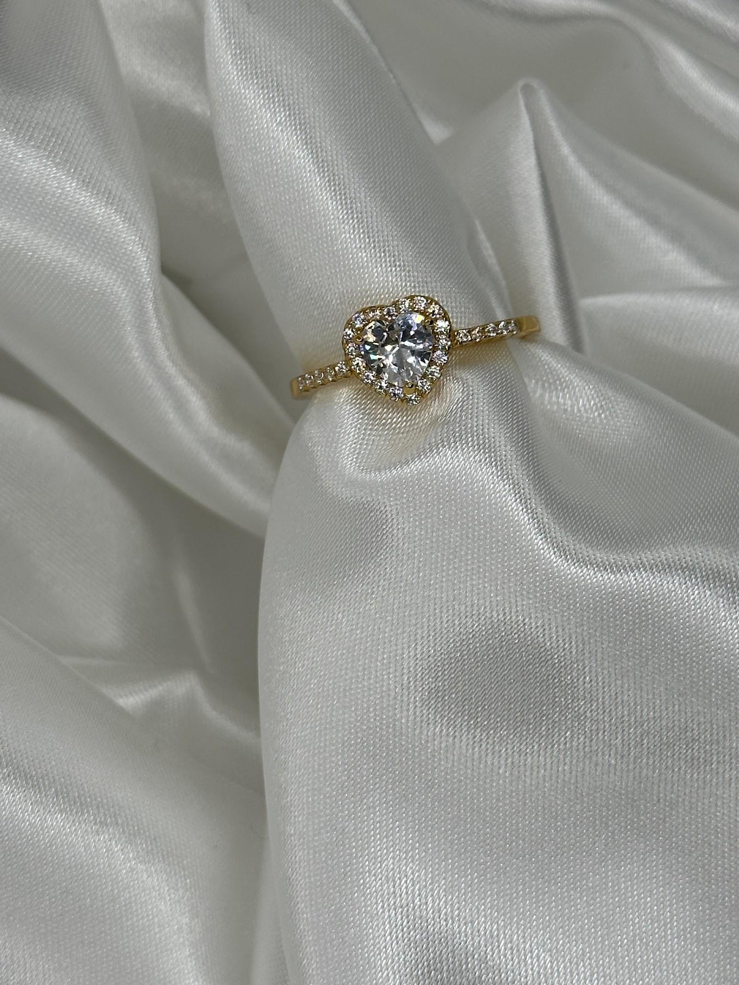 Anello Cuore Dorato Con Pietra Bianca